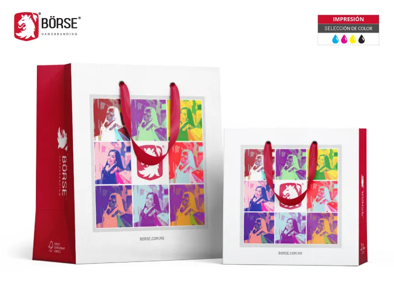 Dos bolsas de papel personalizadas de diferente tamaño impresas a todo color con asas de listón de color rojo