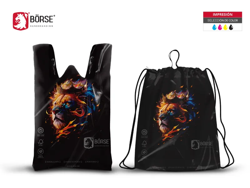 Dos bolsas de plástico compostable de color negro personalizadas e impresas con un diseño de león en selección de color